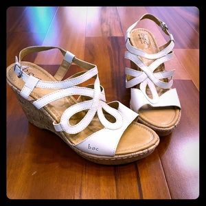 BOC cream & tan wedges